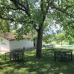 Attractive In Old On The Estate With Pool Semesterbostad *